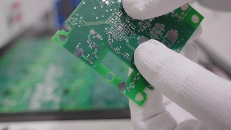 How to Reduce Component Damage with Saw Blade Depaneling